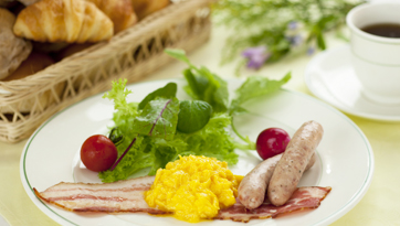 Scrambled eggs, bacon, sausage, fresh salad,yogurt...and of course, Japanese breakfast traditional food, too.